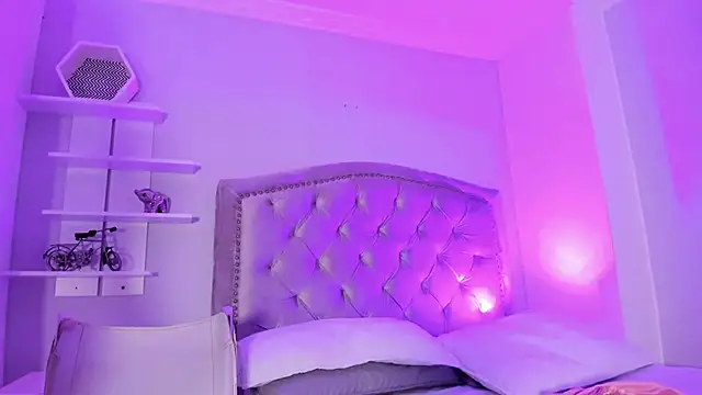 CamileHolmes online show from February 3, 2025, 8:13 am