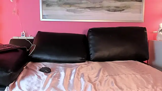 Tiffanysurez  online show from March 15, 2025, 7:16 pm