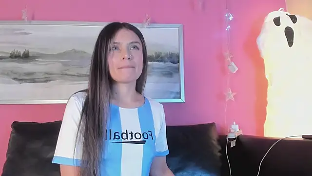 Tiffanysurez  online show from October 3, 2025, 8:28 pm