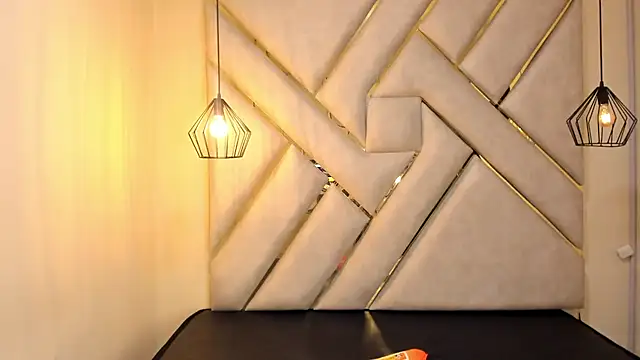 nalalye cruzz  online show from February 18, 2025, 2:49 am