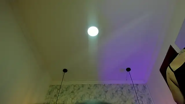 nalalye cruzz  online show from October 21, 2025, 3:29 am