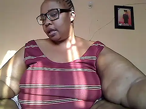 Snapshot of ZOQULUx chatting on September 12, 2025, 2:50 pm ZOQULUx online show from September 12, 2025, 2:50 pm