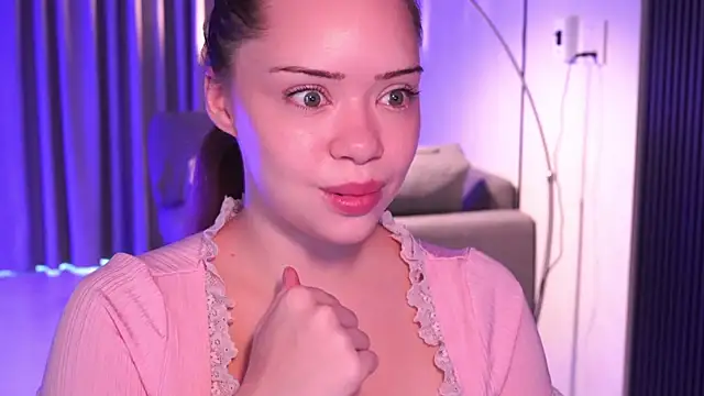 Snapshot of VixenMia chatting on October 2, 2025, 3:02 am VixenMia online show from October 2, 2025, 3:02 am