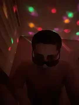 WhiteeMen online show from November 16, 2025, 9:31 pm