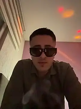 WhiteeMen online show from November 25, 2025, 8:42 pm