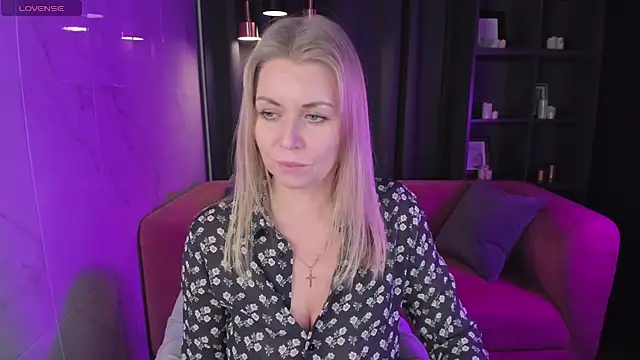 Annie Light online show from December 17, 2024, 12:00 pm