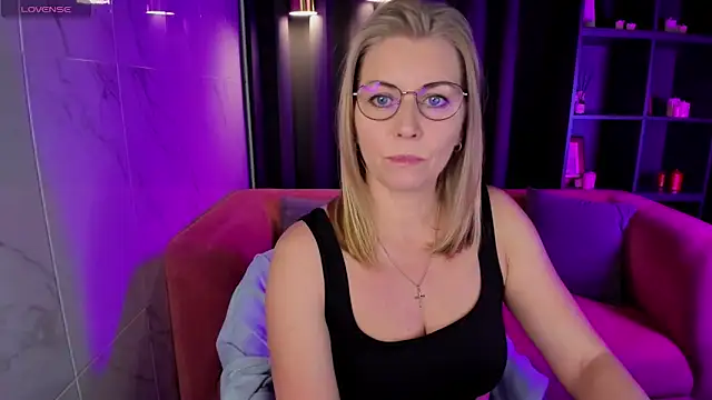 Annie Light online show from March 7, 2025, 5:40 am