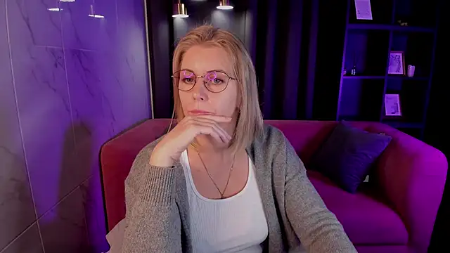 Annie Light online show from September 12, 2025, 5:40 am