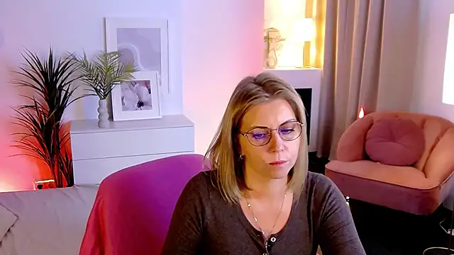 Annie Light online show from September 30, 2025, 5:56 am