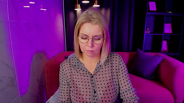 Annie Light online show from October 9, 2025, 5:38 am