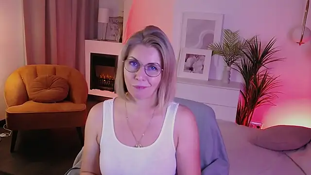 Annie Light online show from October 15, 2025, 1:44 pm