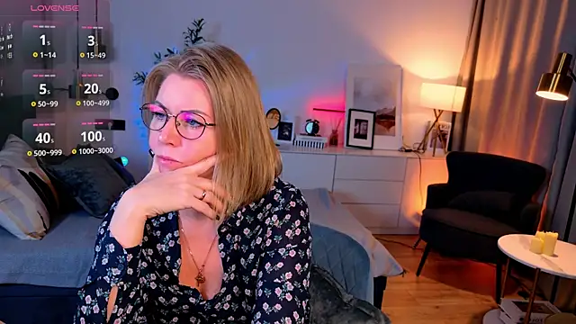 Annie Light online show from May 21, 2026, 6:53 am