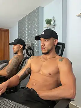 ARON TAYLER01 online show from January 18, 2025, 4:10 pm