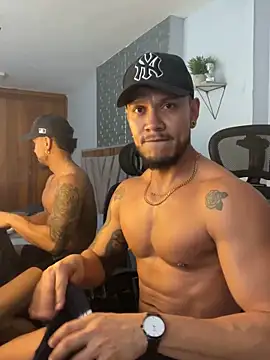 ARON TAYLER01 online show from February 8, 2025, 4:57 pm