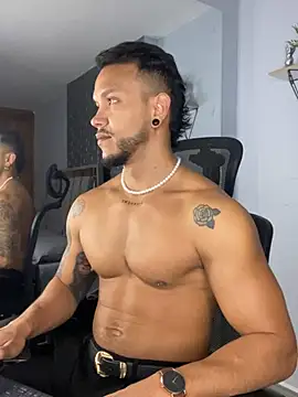 ARON TAYLER01 online show from March 9, 2025, 12:42 pm