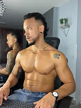 ARON TAYLER01 online show from March 20, 2025, 12:43 pm