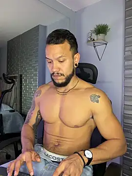 ARON TAYLER01 online show from December 23, 2025, 10:24 am