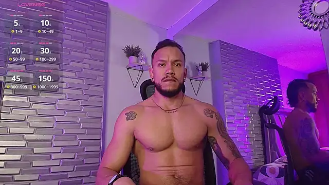 ARON TAYLER01 online show from April 21, 2026, 10:43 am