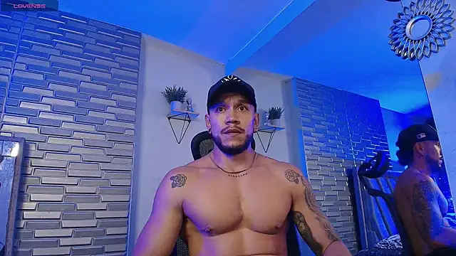 Snapshot of ARON_TAYLER01 chatting on July 21, 2026, 2:08 pm ARON TAYLER01 online show from July 21, 2026, 2:08 pm