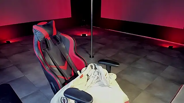 dirty-boss online show from February 28, 2025, 1:47 pm