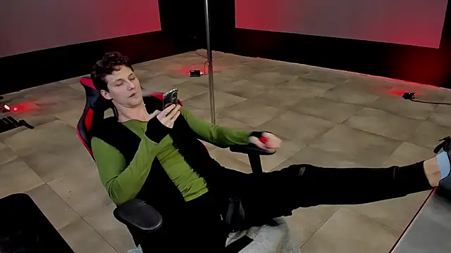 dirty-boss online show from March 19, 2025, 9:16 pm