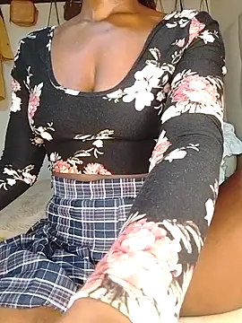 NicRaisaa online show from September 15, 2025, 5:07 am