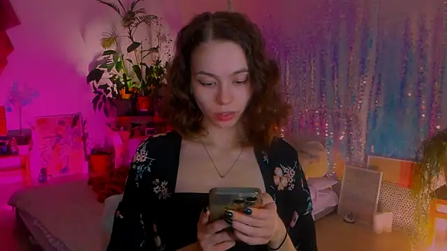 Snapshot of poli__ chatting on January 17, 2025, 10:01 pm poli   online show from January 17, 2025, 10:01 pm