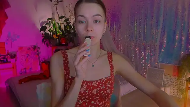 Snapshot of poli__ chatting on February 6, 2025, 10:32 pm poli   online show from February 6, 2025, 10:32 pm