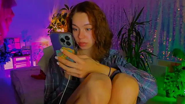 Snapshot of poli__ chatting on September 17, 2025, 6:09 pm poli   online show from September 17, 2025, 6:09 pm