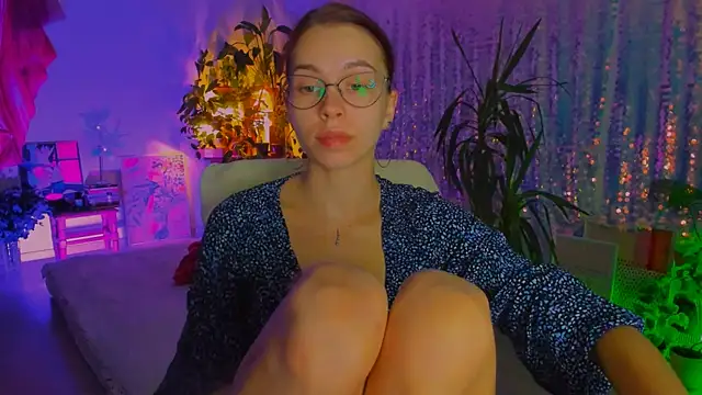 Snapshot of poli__ chatting on October 4, 2025, 7:01 pm poli   online show from October 4, 2025, 7:01 pm