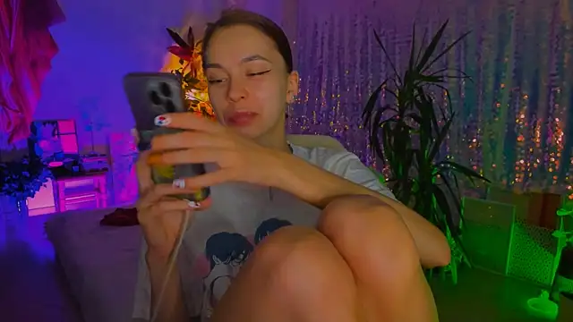 poli   online show from October 27, 2025, 8:35 pm