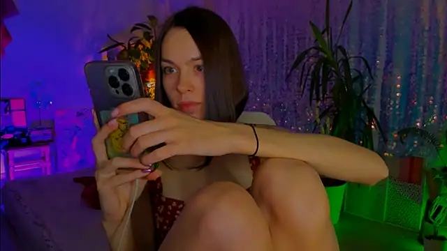 poli   online show from December 3, 2025, 2:59 pm