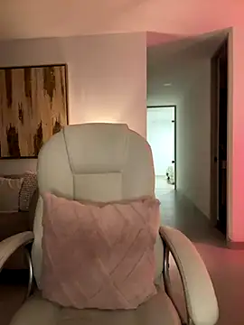 Im Valentina online show from November 28, 2025, 12:02 am