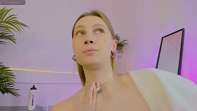 Snapshot of Jess_Anders_ chatting on November 16, 2025, 8:20 am Jess Anders online show from November 16, 2025, 8:20 am