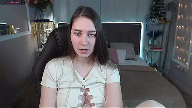 Snapshot of MollyBrams chatting on December 7, 2024, 5:37 am MollyBrams online show from December 7, 2024, 5:37 am