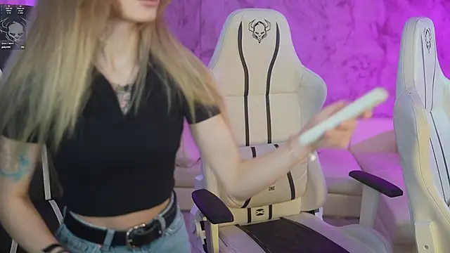 Snapshot of Kisasolo chatting on March 5, 2025, 4:02 pm Kisasolo online show from March 5, 2025, 4:02 pm