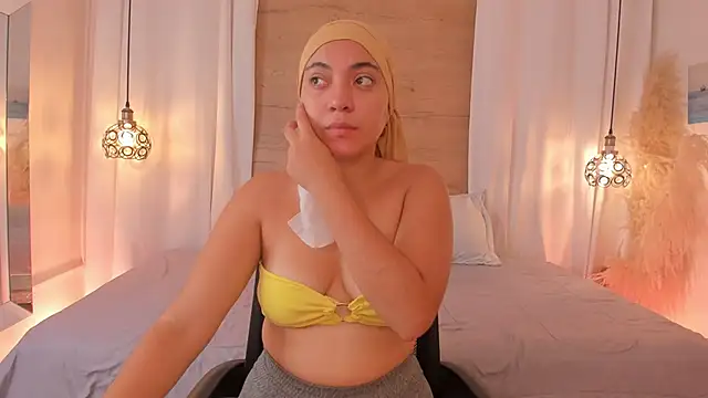 Snapshot of Sooffii_1 chatting on December 19, 2025, 7:10 pm Sooffii 1 online show from December 19, 2025, 7:10 pm