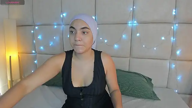 Snapshot of Sooffii_1 chatting on January 7, 2026, 2:03 am Sooffii 1 online show from January 7, 2026, 2:03 am