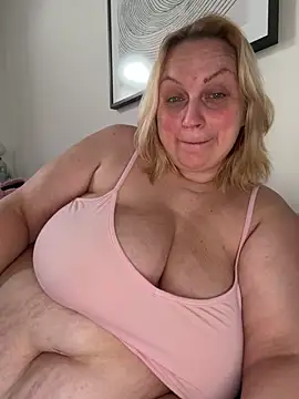 Snapshot of BBW_Nora chatting on June 17, 2026, 8:28 am BBW Nora online show from June 17, 2026, 8:28 am