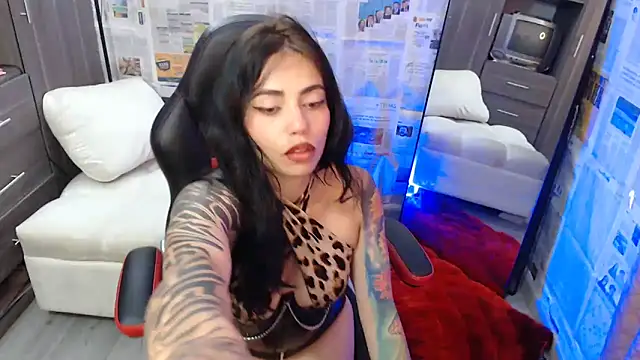 i am nina  online show from February 17, 2025, 8:58 pm