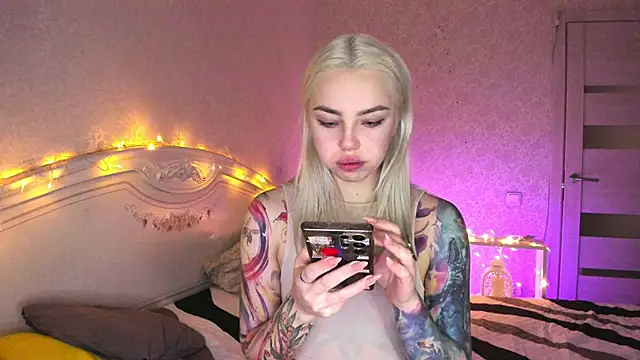 LillyMoure  online show from February 5, 2026, 11:09 pm