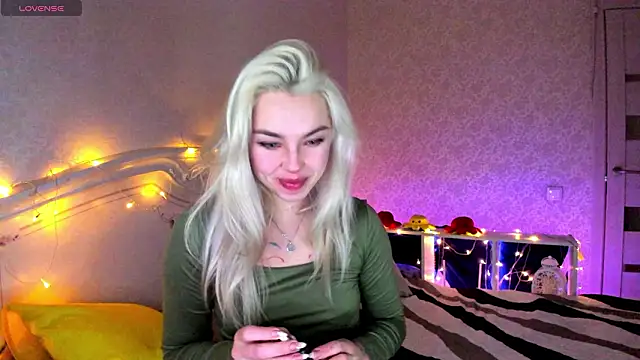 LillyMoure  online show from February 22, 2026, 11:03 pm