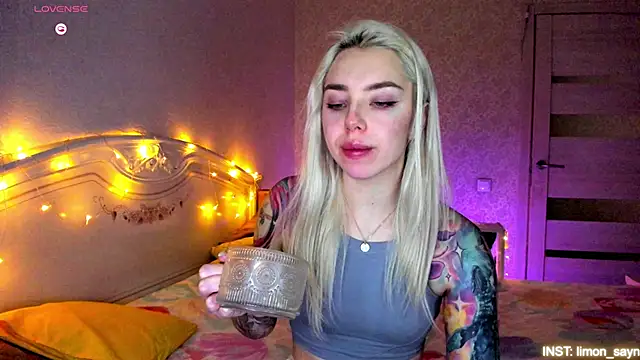 LillyMoure  online show from March 4, 2026, 11:55 pm