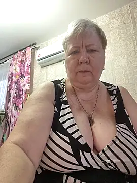 EffectFiona online show from November 6, 2025, 2:56 am