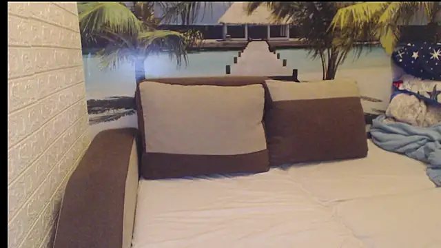 Queen  Natasha online show from September 17, 2025, 9:05 pm