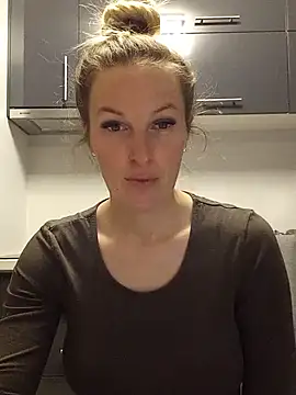 MaviePearl online show from February 28, 2025, 9:15 am