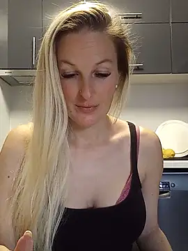 MaviePearl online show from March 19, 2025, 8:34 am