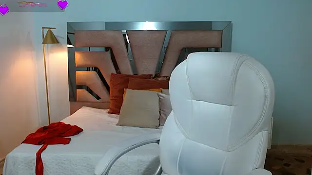 sophia hadid online show from December 11, 2024, 1:39 pm