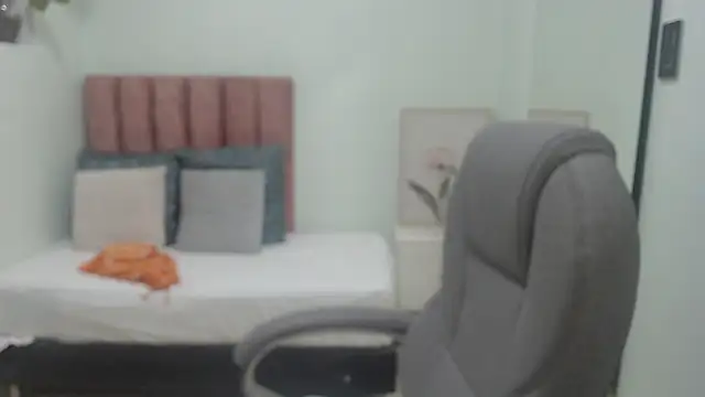 sophia hadid online show from March 4, 2026, 12:11 pm