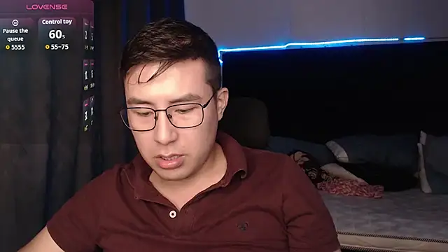 andrewmhilton  online show from December 5, 2025, 2:31 am